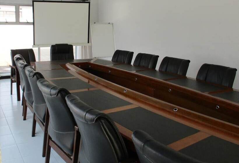 هتل Blue Lagoon Lodge Blantyre