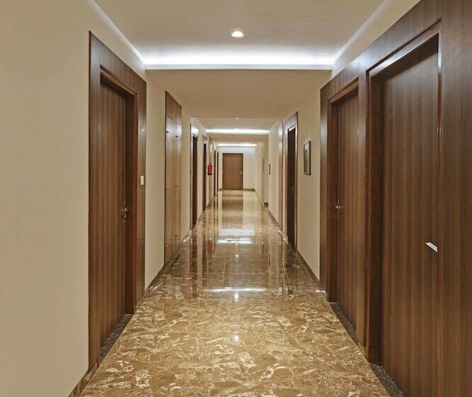 Отель Highway King Behror Neemrana