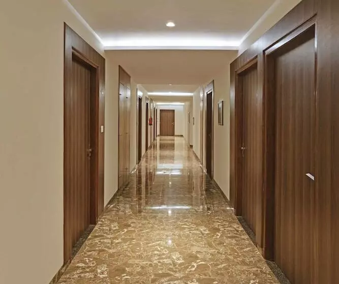 Hotelli Highway King Behror Neemrana