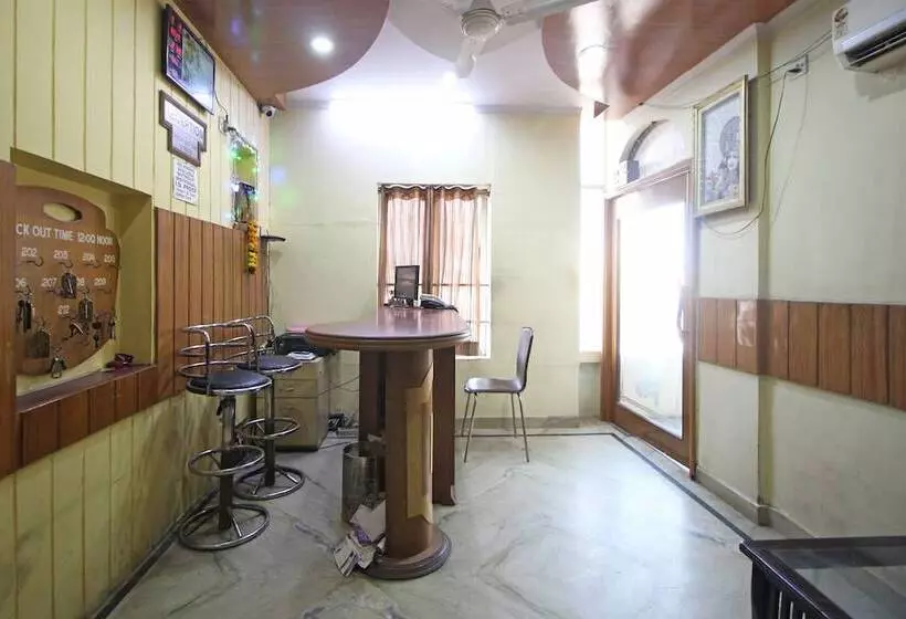 Hotelli O Madhur Regency