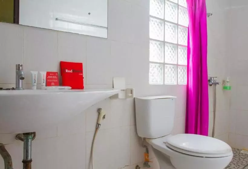Hotelli Reddoorz Plus Near Pantai Barat Pangandaran