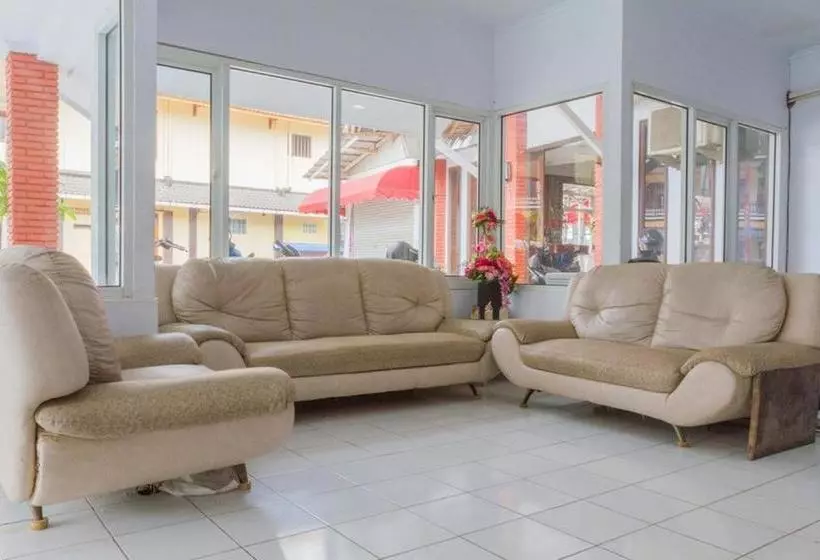 Hotelli Reddoorz Plus Near Pantai Barat Pangandaran