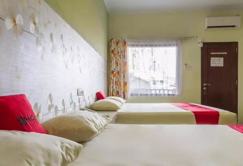 Hotelli Reddoorz Plus Near Pantai Barat Pangandaran