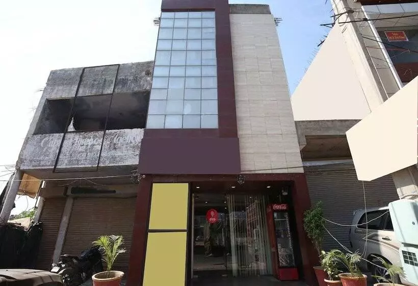 ホテル Satkar Avenue By Oyo Rooms