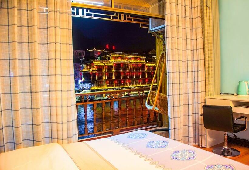 簡易ホテル Fenghuang Joy Riverview