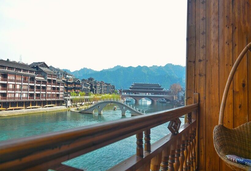 簡易ホテル Fenghuang Joy Riverview