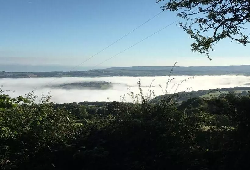 Hostal Yurt Luxury & Bathouse