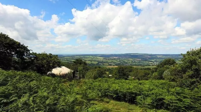 Hostal Yurt Luxury & Bathouse