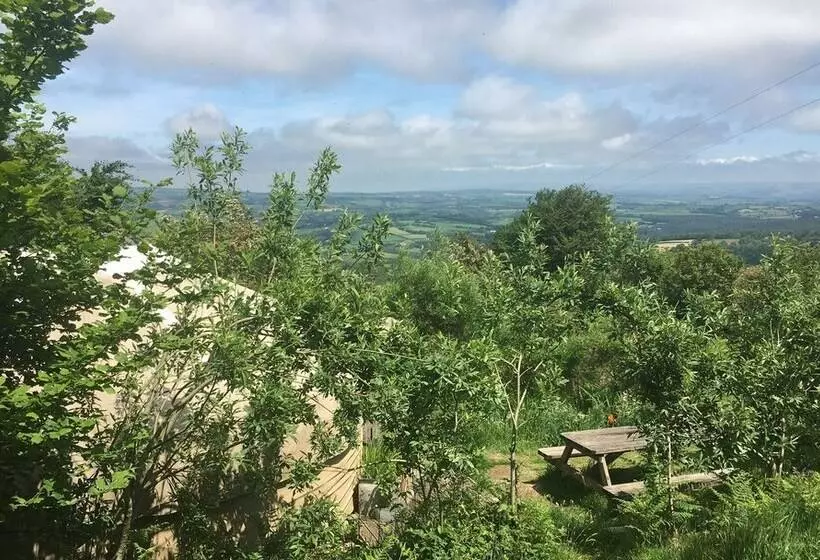 Hostal Yurt Luxury & Bathouse