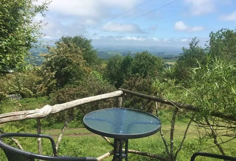 Hostal Yurt Luxury & Bathouse