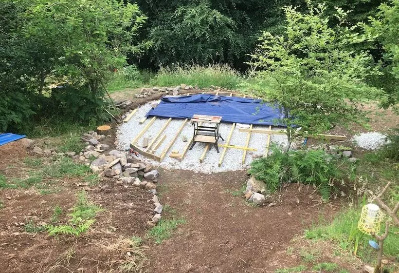 Hostal Yurt Luxury & Bathouse