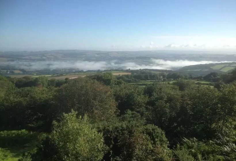 Hostal Yurt Luxury & Bathouse