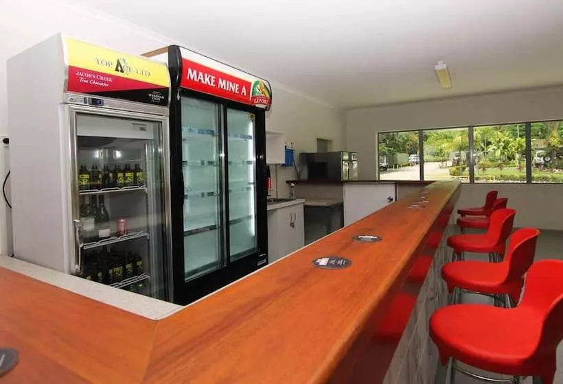 Crossroads Hotel Lae