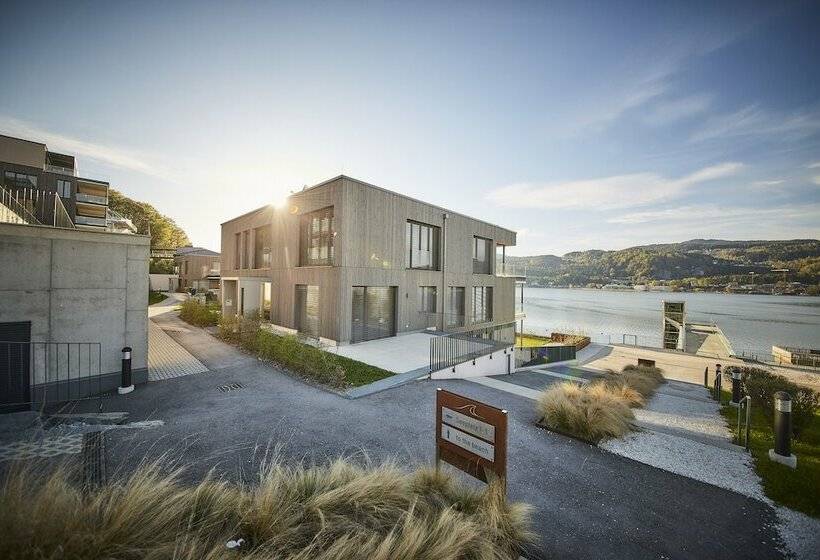 Отель Hermitage Apartments