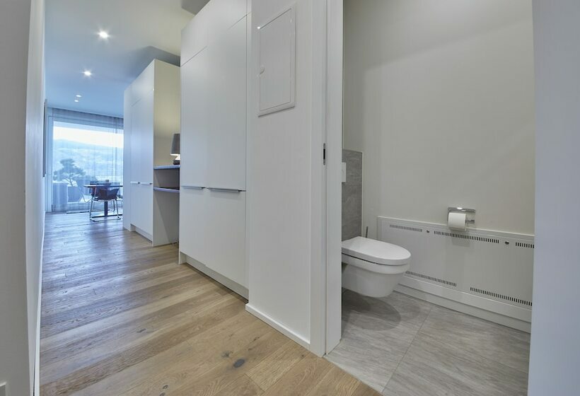 Отель Hermitage Apartments