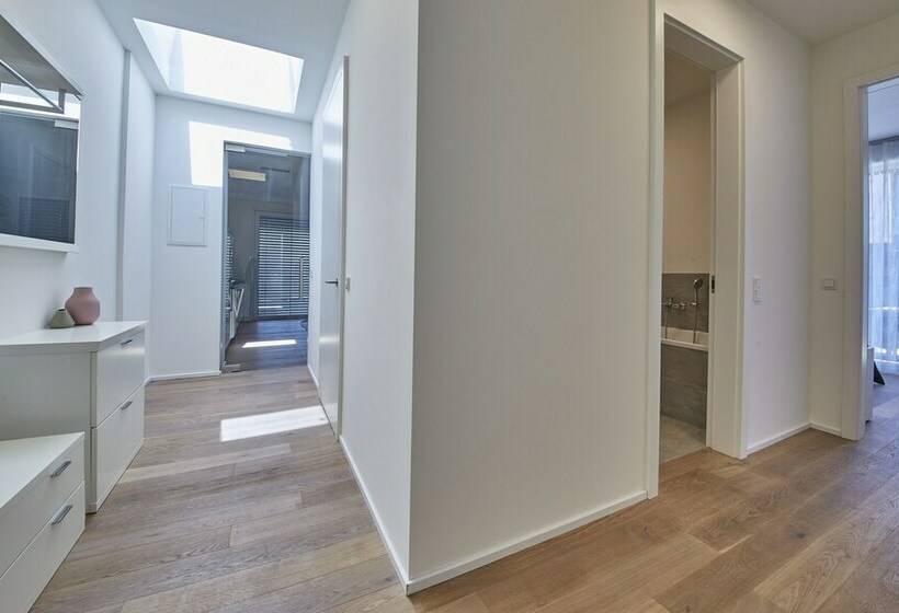 Отель Hermitage Apartments