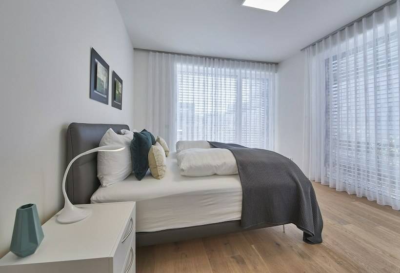 Отель Hermitage Apartments