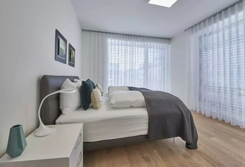 Hotelli Hermitage Apartments