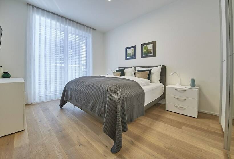 Отель Hermitage Apartments