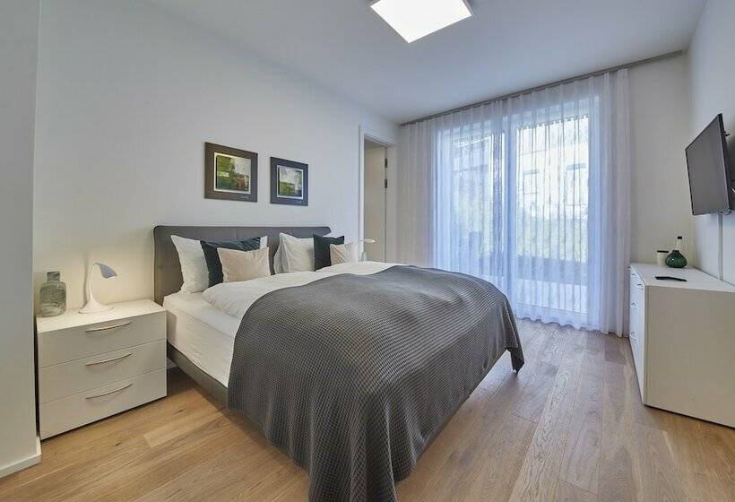 Отель Hermitage Apartments