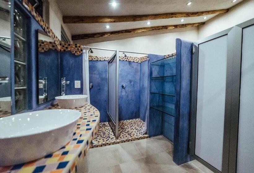 فندق Kotantik Bed & Breakfast