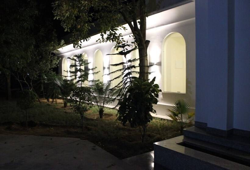 호텔 Shubham Resort