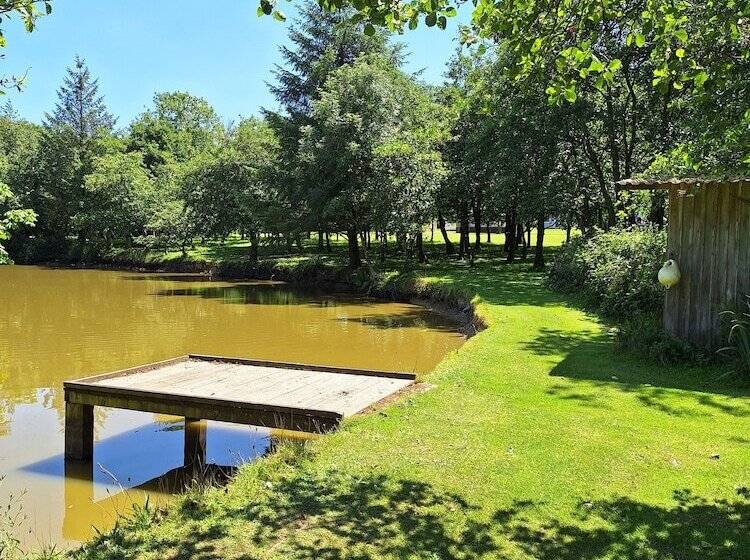 Отель Thornbury Holiday Park