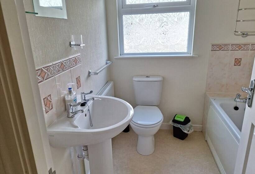 Отель Thornbury Holiday Park