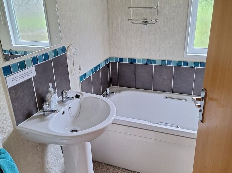 Отель Thornbury Holiday Park