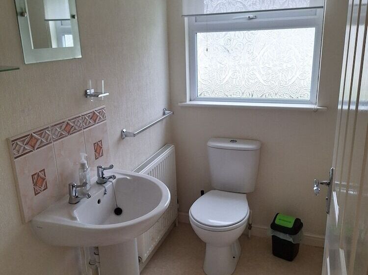 Отель Thornbury Holiday Park