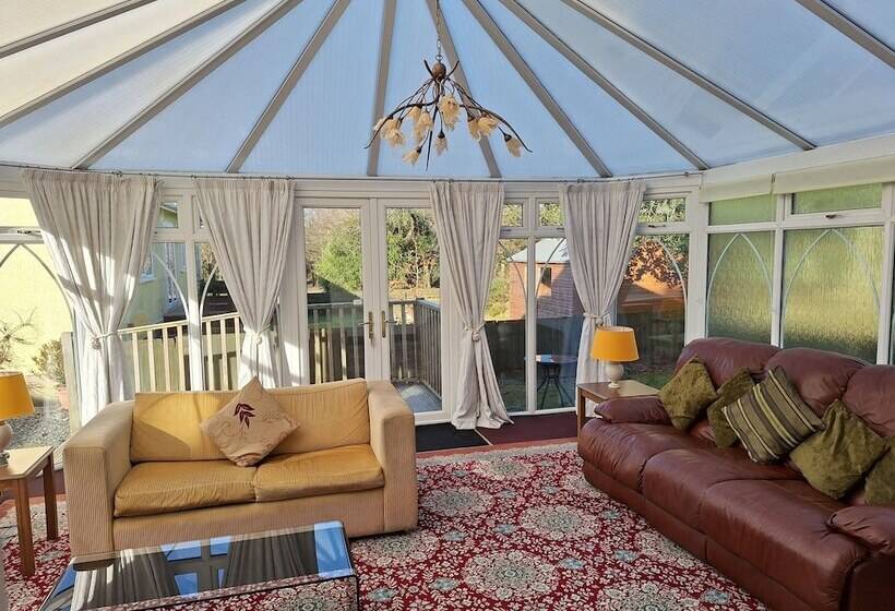 Отель Thornbury Holiday Park