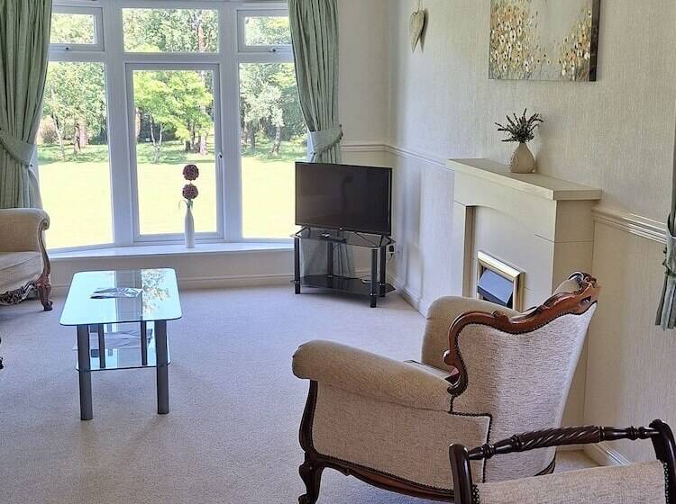 Отель Thornbury Holiday Park