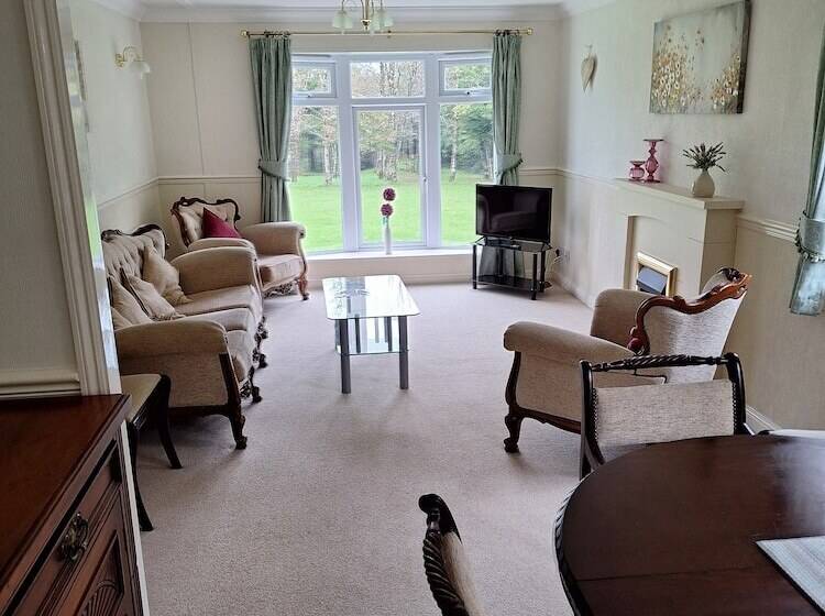 Отель Thornbury Holiday Park