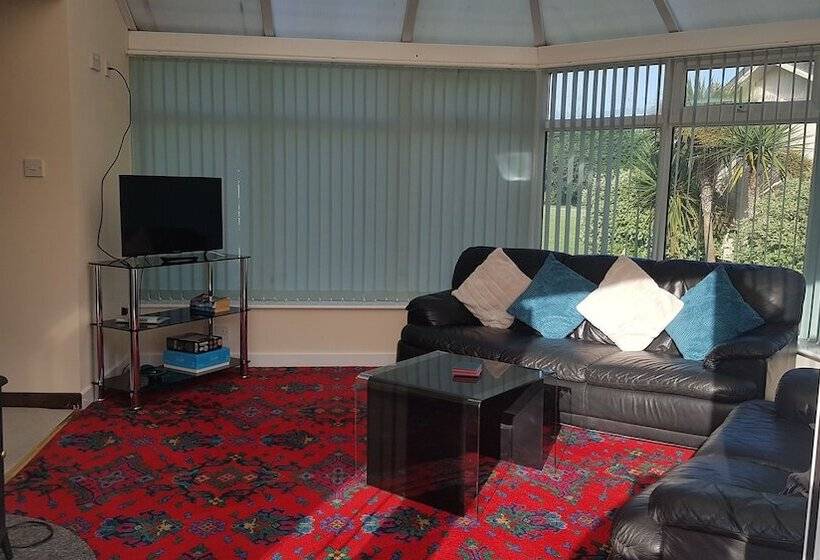 Отель Thornbury Holiday Park