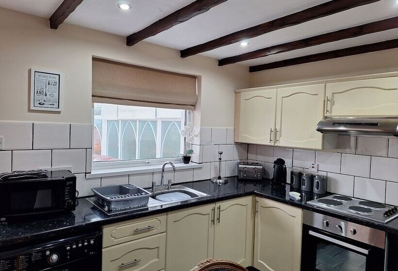 Отель Thornbury Holiday Park