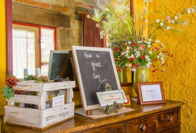 Monkey Place Country House