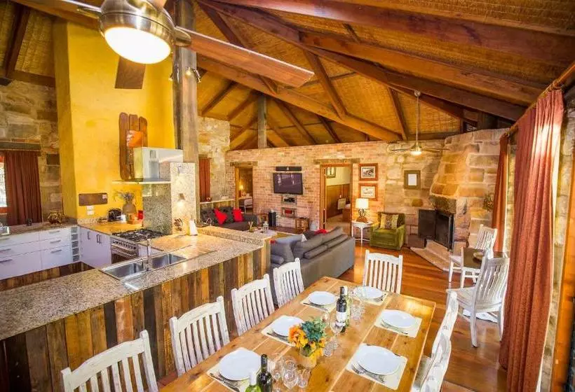 Monkey Place Country House