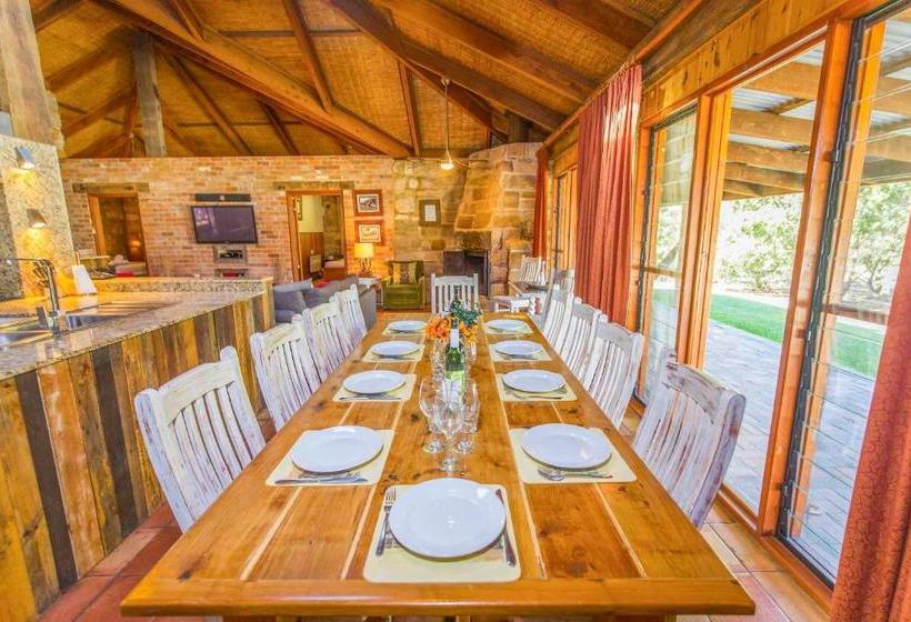 Monkey Place Country House