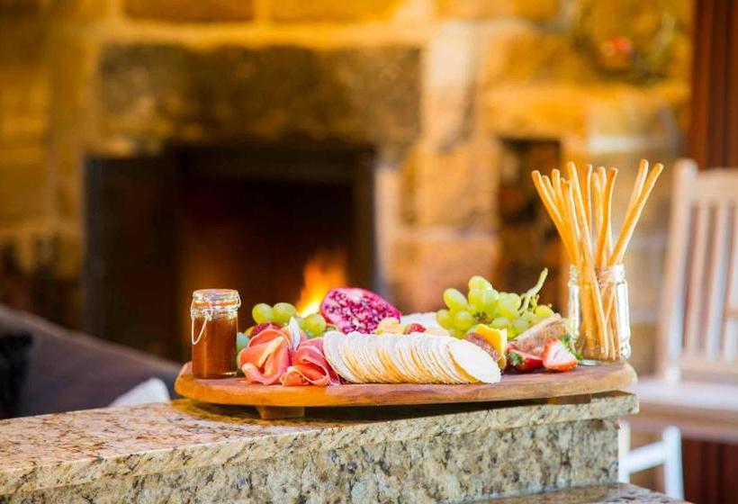 Monkey Place Country House