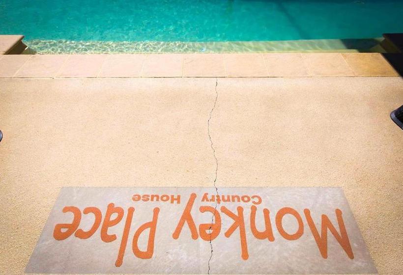 Monkey Place Country House