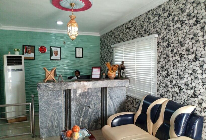 Multifield Hotel & Suites