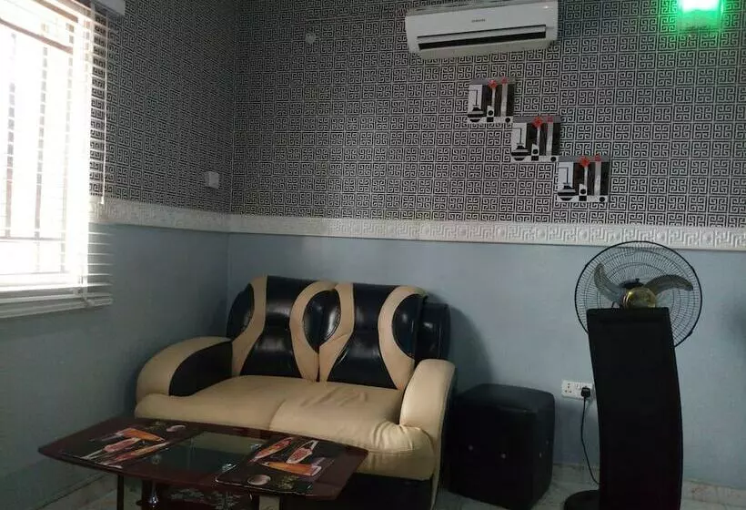 Multifield Hotel & Suites