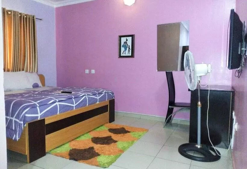 Multifield Hotel & Suites