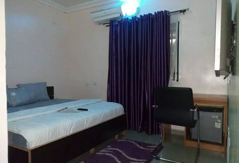 Multifield Hotel & Suites