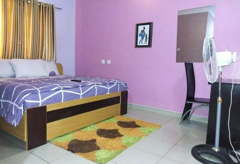 Multifield Hotel & Suites