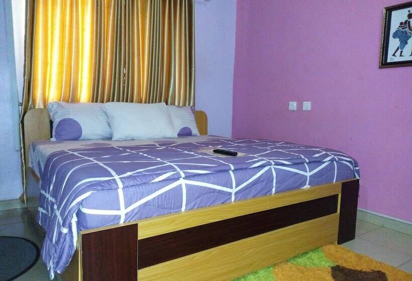 Multifield Hotel & Suites