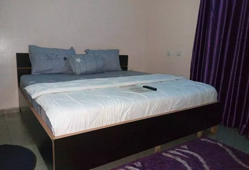 Multifield Hotel & Suites