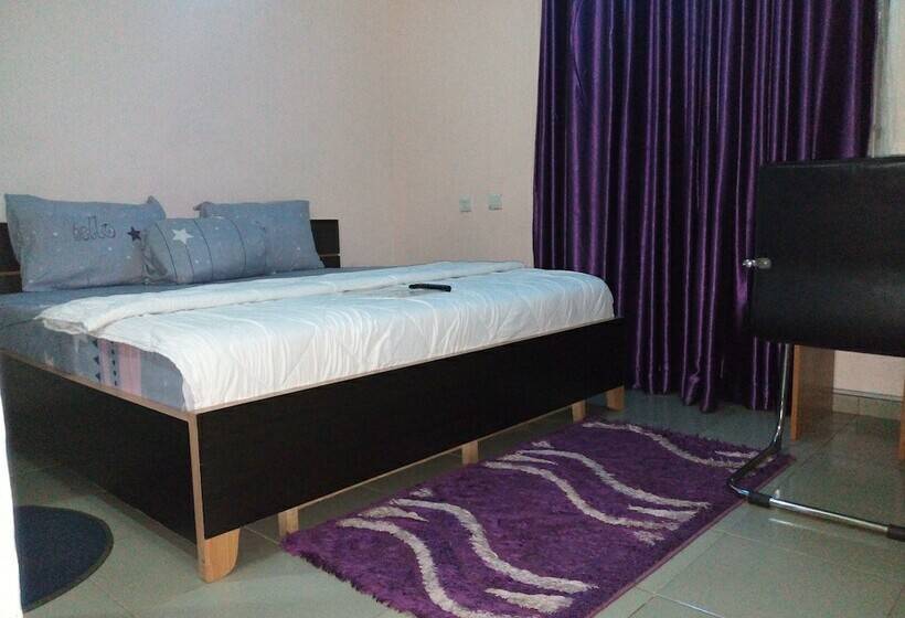 Multifield Hotel & Suites