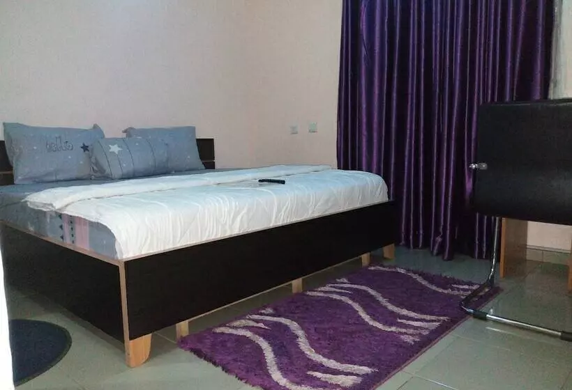 Multifield Hotel & Suites