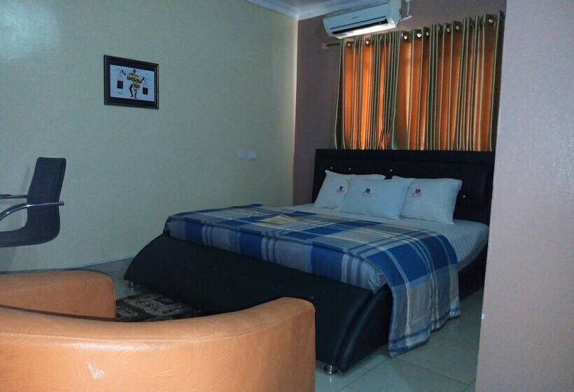 Multifield Hotel & Suites